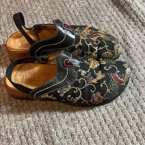 Think! Black Leather mules